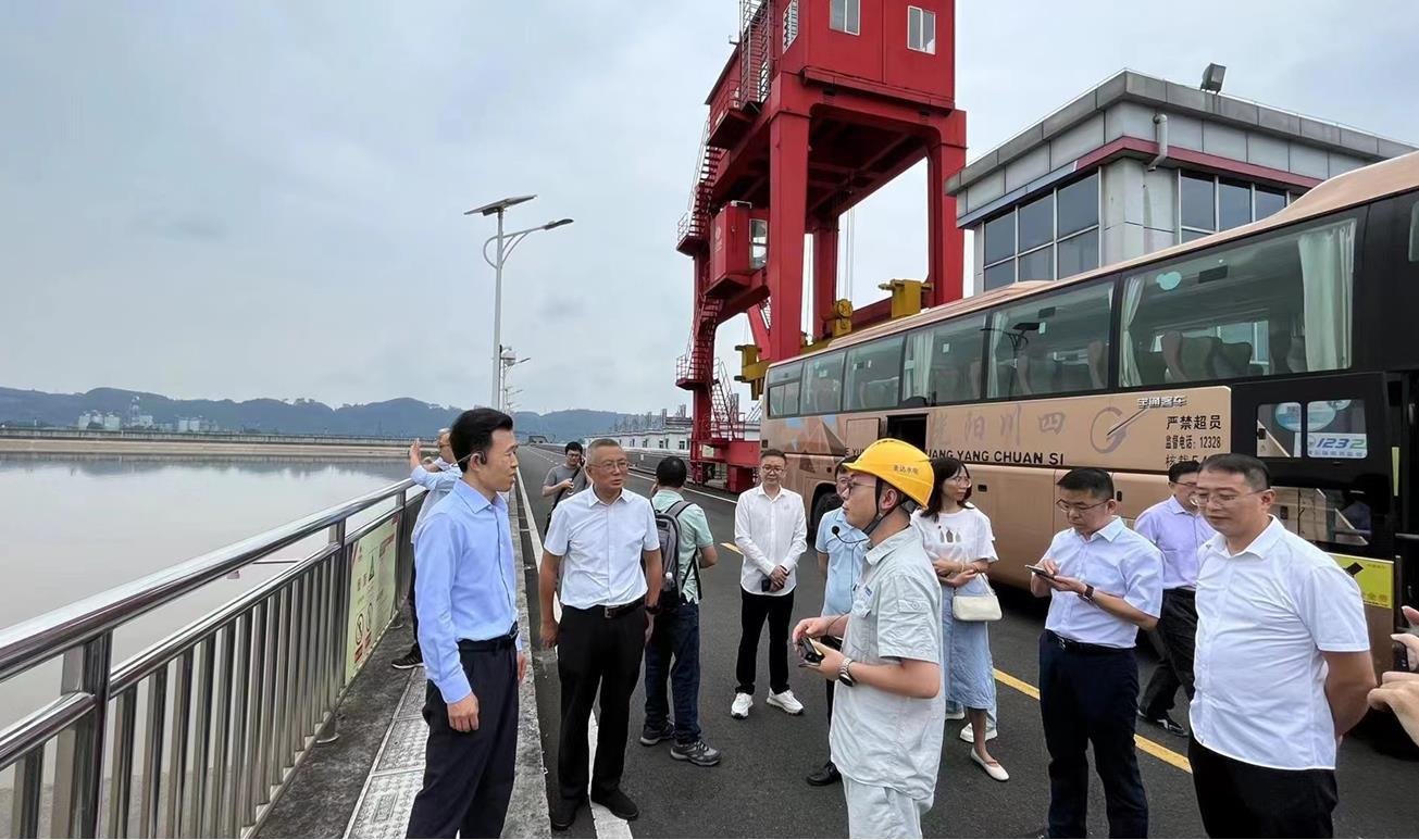 九三学社与乐山市水务局联合开展“兴水利 保民安 助力长江生态大保护”专题调研交流活动(图3)