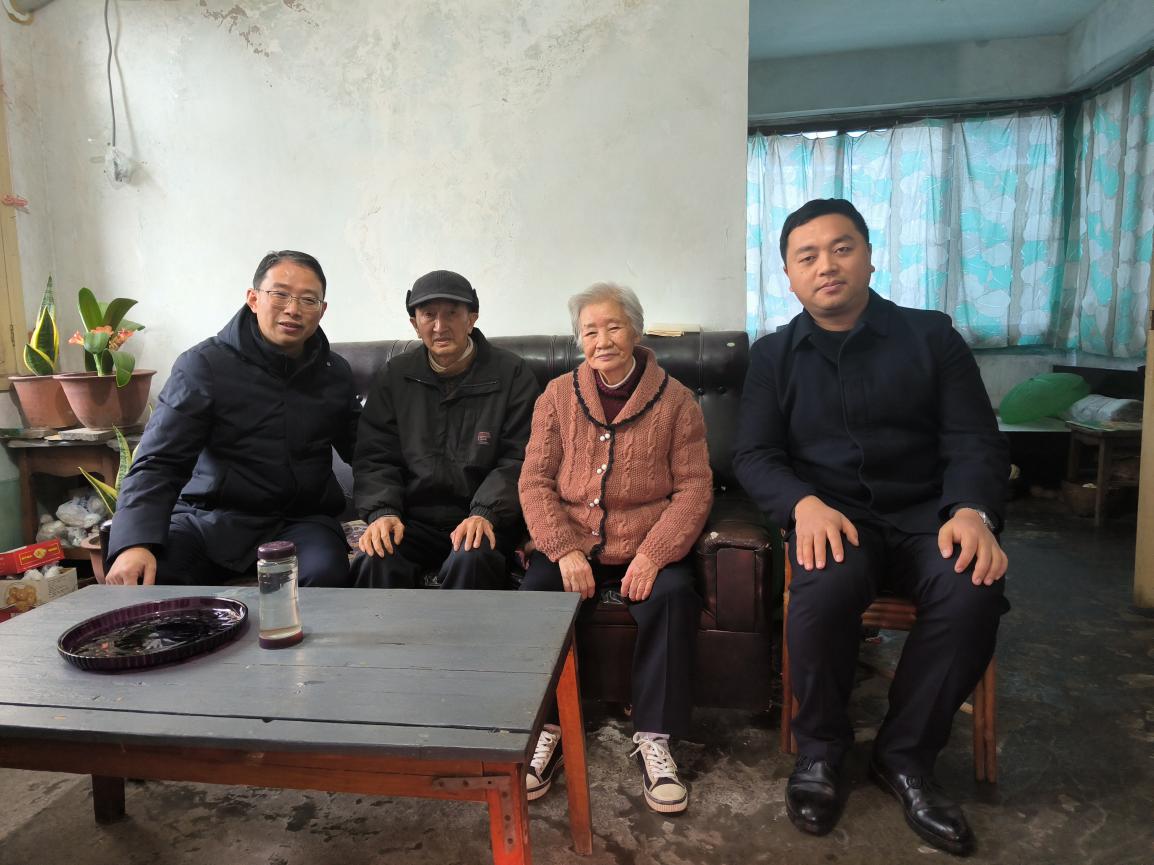 岁寒心相近 慰问暖人心(图1)