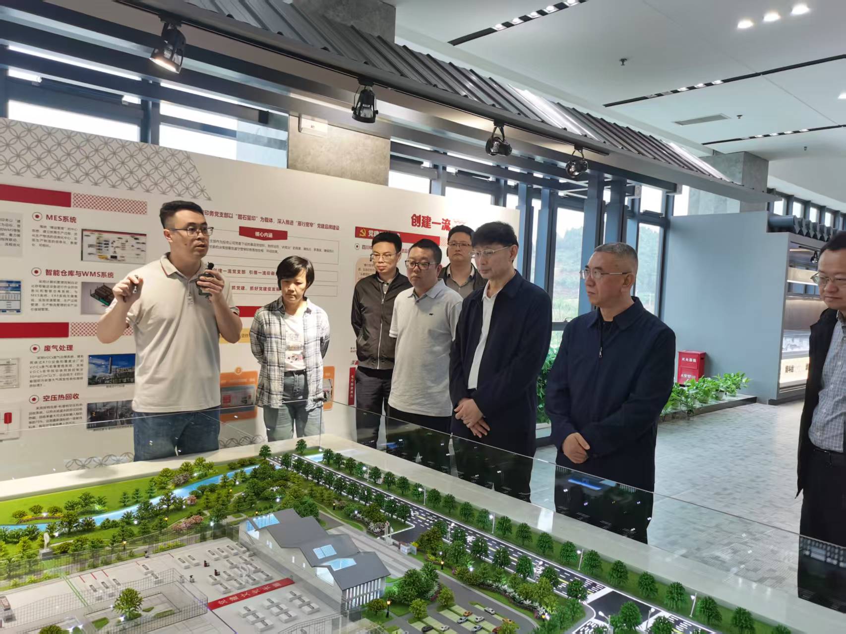 九三学社乐山市委会赴绵阳、遂宁考察大气污染防治工作(图2)