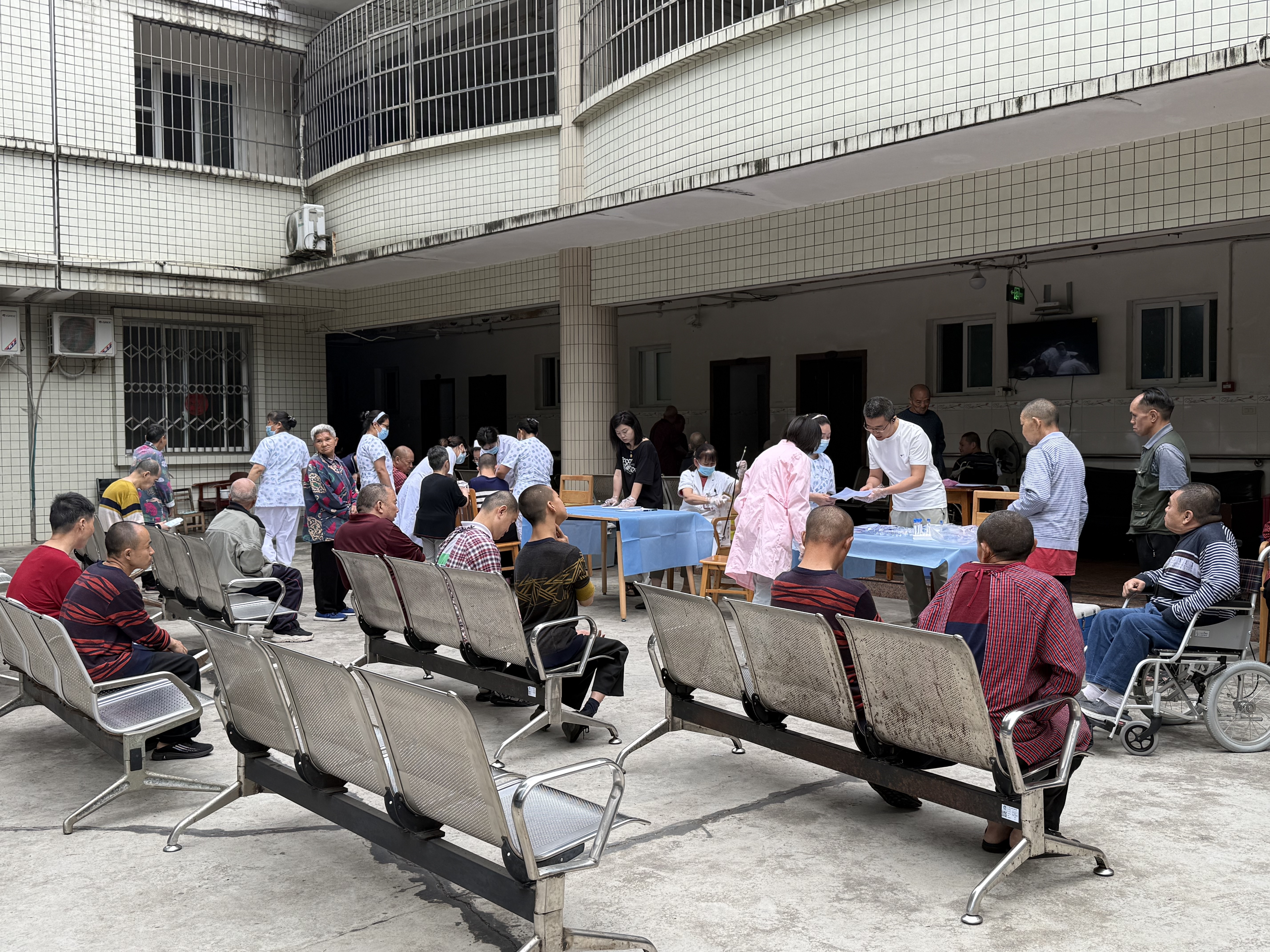 体检送关怀 健康暖人心 (图1)