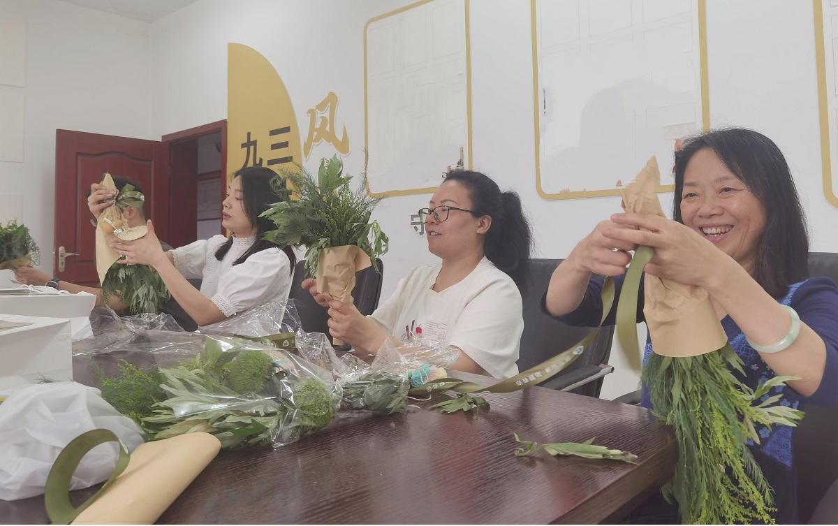 粽香传文脉 巧手聚同心(图2)
